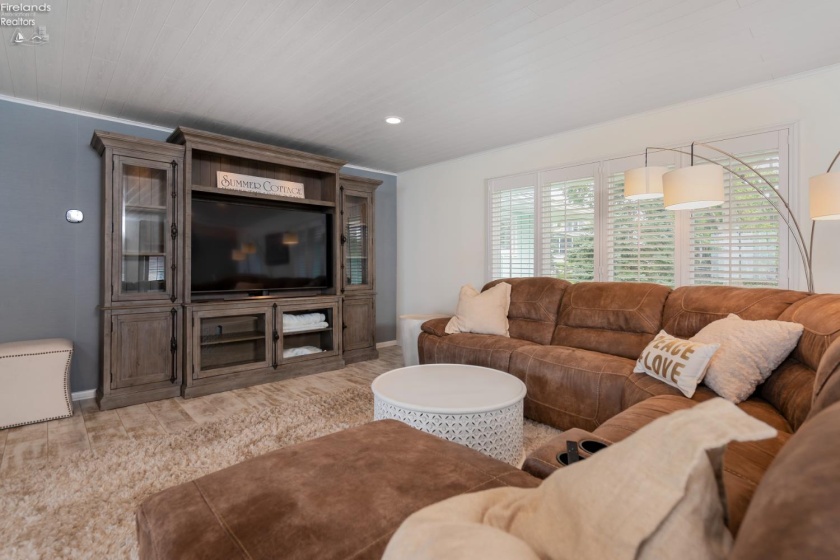 725 Lake Street, Marblehead, 43440, 3 Bedrooms Bedrooms, ,3 BathroomsBathrooms,Residential,For Sale,Lake,20263298