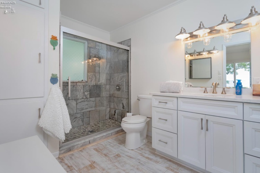 725 Lake Street, Marblehead, 43440, 3 Bedrooms Bedrooms, ,3 BathroomsBathrooms,Residential,For Sale,Lake,20263298