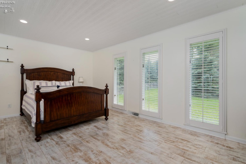725 Lake Street, Marblehead, 43440, 3 Bedrooms Bedrooms, ,3 BathroomsBathrooms,Residential,For Sale,Lake,20263298