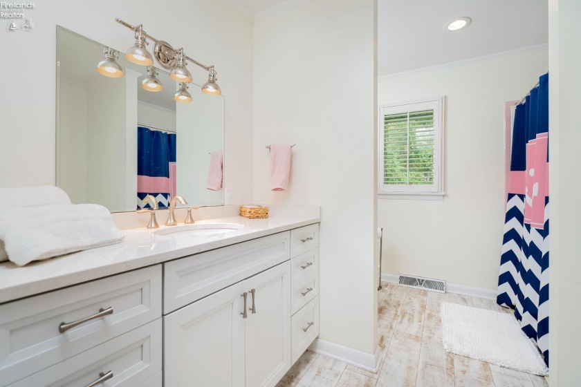 725 Lake Street, Marblehead, 43440, 3 Bedrooms Bedrooms, ,3 BathroomsBathrooms,Residential,For Sale,Lake,20263298
