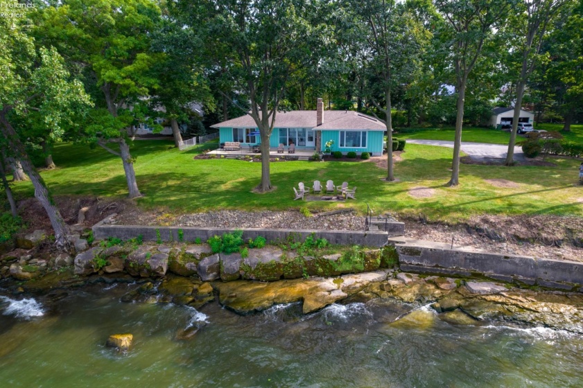 725 Lake Street, Marblehead, 43440, 3 Bedrooms Bedrooms, ,3 BathroomsBathrooms,Residential,For Sale,Lake,20263298