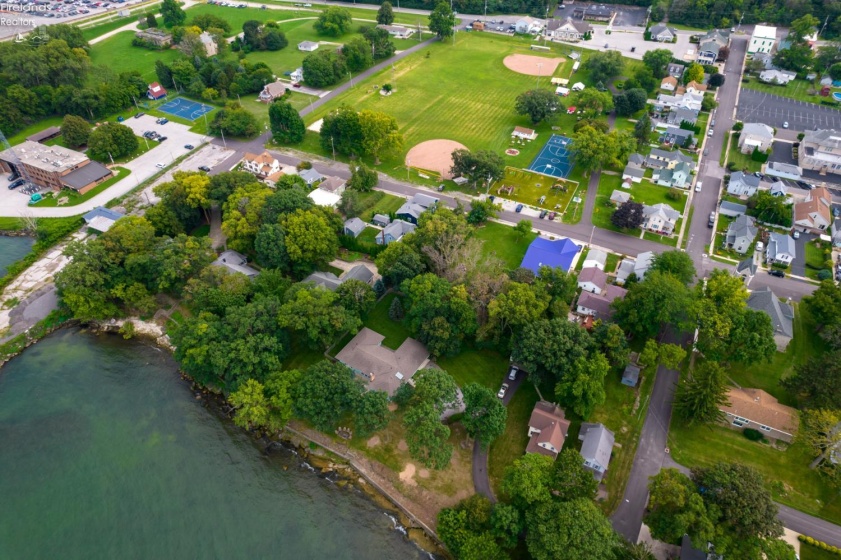725 Lake Street, Marblehead, 43440, 3 Bedrooms Bedrooms, ,3 BathroomsBathrooms,Residential,For Sale,Lake,20263298