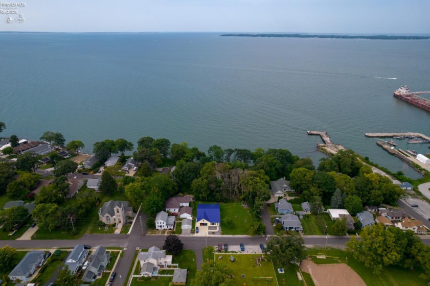 725 Lake Street, Marblehead, 43440, 3 Bedrooms Bedrooms, ,3 BathroomsBathrooms,Residential,For Sale,Lake,20263298