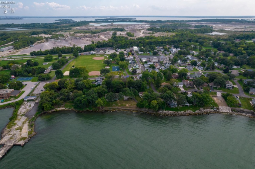725 Lake Street, Marblehead, 43440, 3 Bedrooms Bedrooms, ,3 BathroomsBathrooms,Residential,For Sale,Lake,20263298