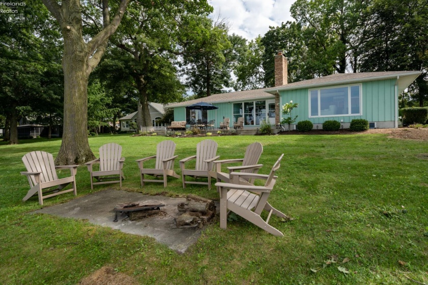 725 Lake Street, Marblehead, 43440, 3 Bedrooms Bedrooms, ,3 BathroomsBathrooms,Residential,For Sale,Lake,20263298