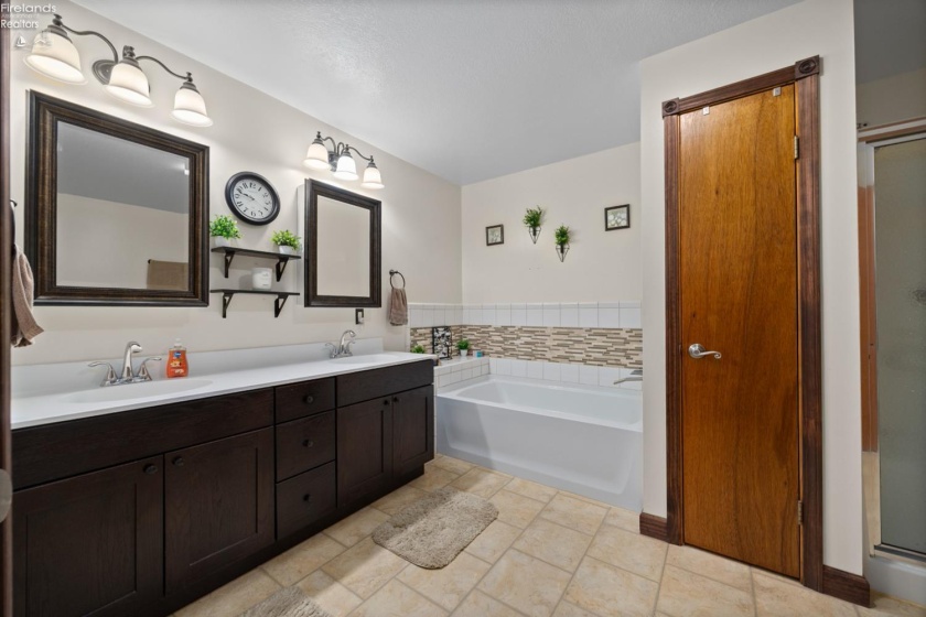 43976 Webster Rd, Wellington, 44090, 3 Bedrooms Bedrooms, ,2 BathroomsBathrooms,Residential,For Sale,Webster Rd,20263364