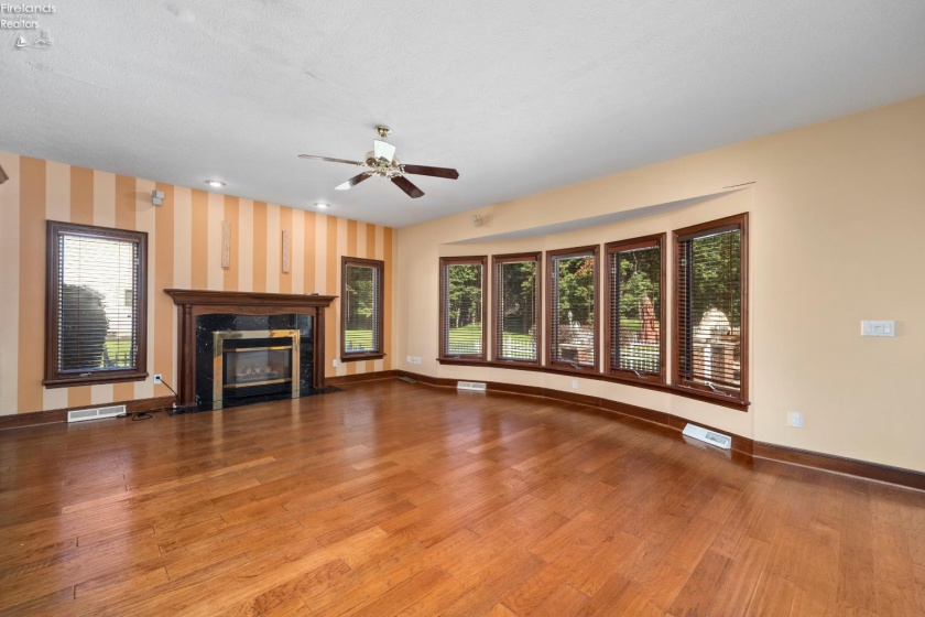 6232 Oak Point Estates, Lorain, 44053, 4 Bedrooms Bedrooms, ,4 BathroomsBathrooms,Residential,For Sale,Oak Point Estates,20263356