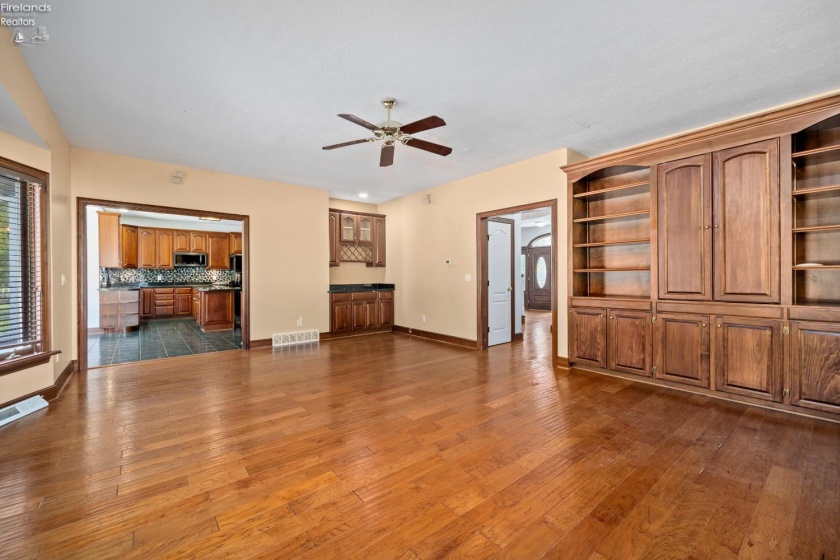 6232 Oak Point Estates, Lorain, 44053, 4 Bedrooms Bedrooms, ,4 BathroomsBathrooms,Residential,For Sale,Oak Point Estates,20263356