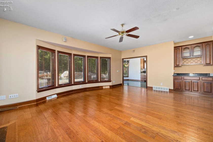 6232 Oak Point Estates, Lorain, 44053, 4 Bedrooms Bedrooms, ,4 BathroomsBathrooms,Residential,For Sale,Oak Point Estates,20263356