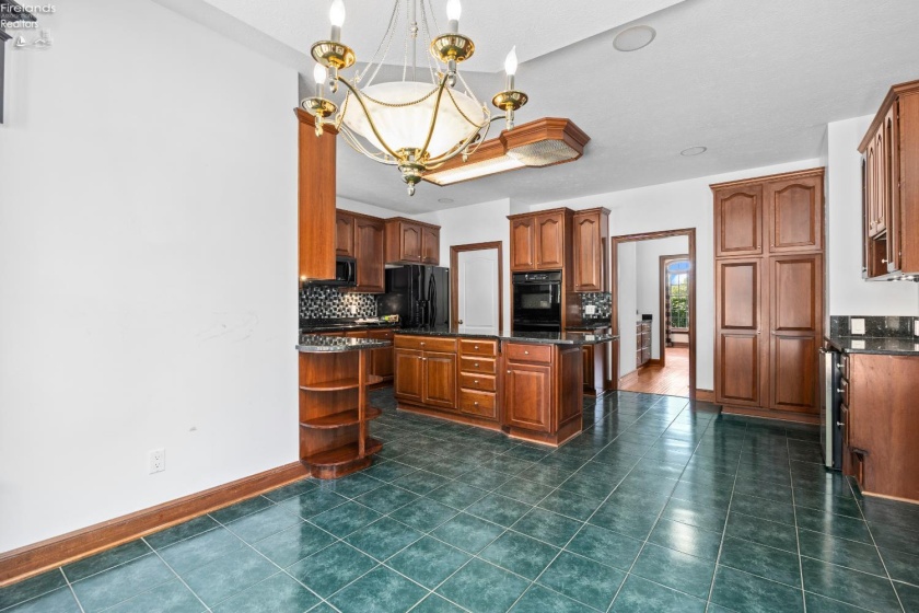 6232 Oak Point Estates, Lorain, 44053, 4 Bedrooms Bedrooms, ,4 BathroomsBathrooms,Residential,For Sale,Oak Point Estates,20263356