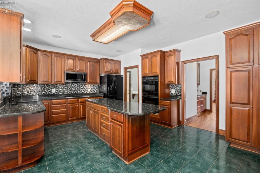 6232 Oak Point Estates, Lorain, 44053, 4 Bedrooms Bedrooms, ,4 BathroomsBathrooms,Residential,For Sale,Oak Point Estates,20263356