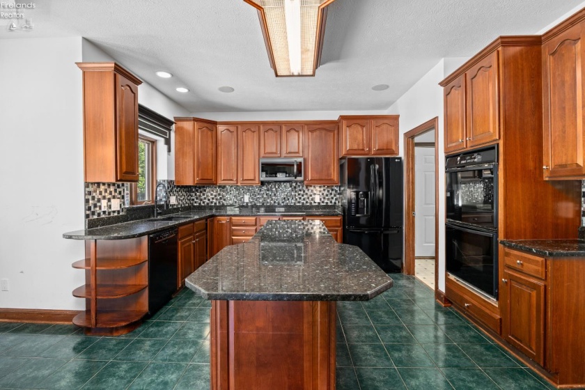 6232 Oak Point Estates, Lorain, 44053, 4 Bedrooms Bedrooms, ,4 BathroomsBathrooms,Residential,For Sale,Oak Point Estates,20263356