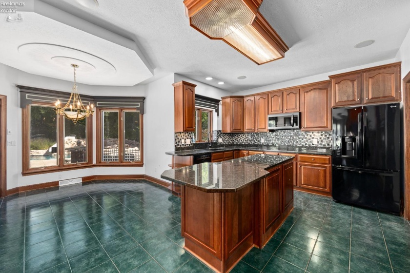 6232 Oak Point Estates, Lorain, 44053, 4 Bedrooms Bedrooms, ,4 BathroomsBathrooms,Residential,For Sale,Oak Point Estates,20263356