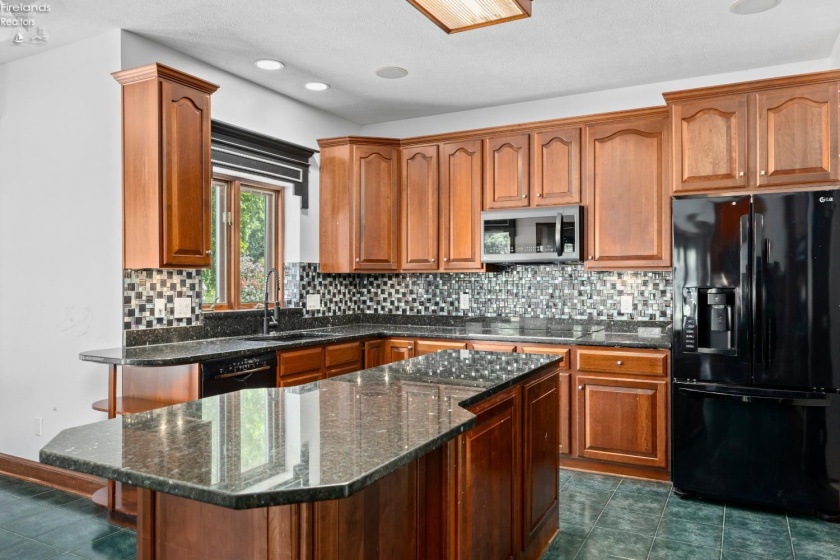 6232 Oak Point Estates, Lorain, 44053, 4 Bedrooms Bedrooms, ,4 BathroomsBathrooms,Residential,For Sale,Oak Point Estates,20263356