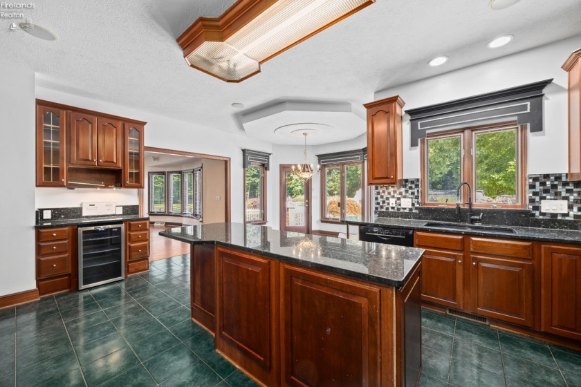 6232 Oak Point Estates, Lorain, 44053, 4 Bedrooms Bedrooms, ,4 BathroomsBathrooms,Residential,For Sale,Oak Point Estates,20263356