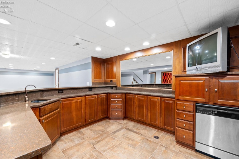 6232 Oak Point Estates, Lorain, 44053, 4 Bedrooms Bedrooms, ,4 BathroomsBathrooms,Residential,For Sale,Oak Point Estates,20263356