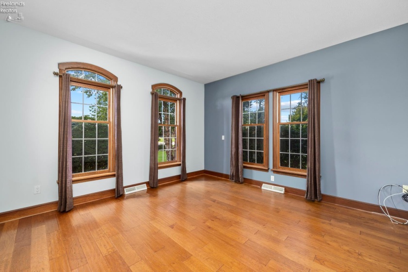 6232 Oak Point Estates, Lorain, 44053, 4 Bedrooms Bedrooms, ,4 BathroomsBathrooms,Residential,For Sale,Oak Point Estates,20263356