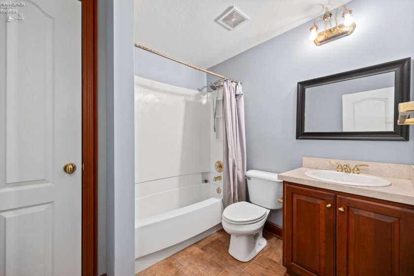 6232 Oak Point Estates, Lorain, 44053, 4 Bedrooms Bedrooms, ,4 BathroomsBathrooms,Residential,For Sale,Oak Point Estates,20263356