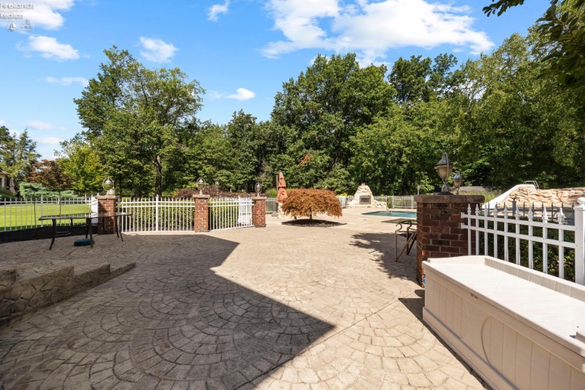 6232 Oak Point Estates, Lorain, 44053, 4 Bedrooms Bedrooms, ,4 BathroomsBathrooms,Residential,For Sale,Oak Point Estates,20263356