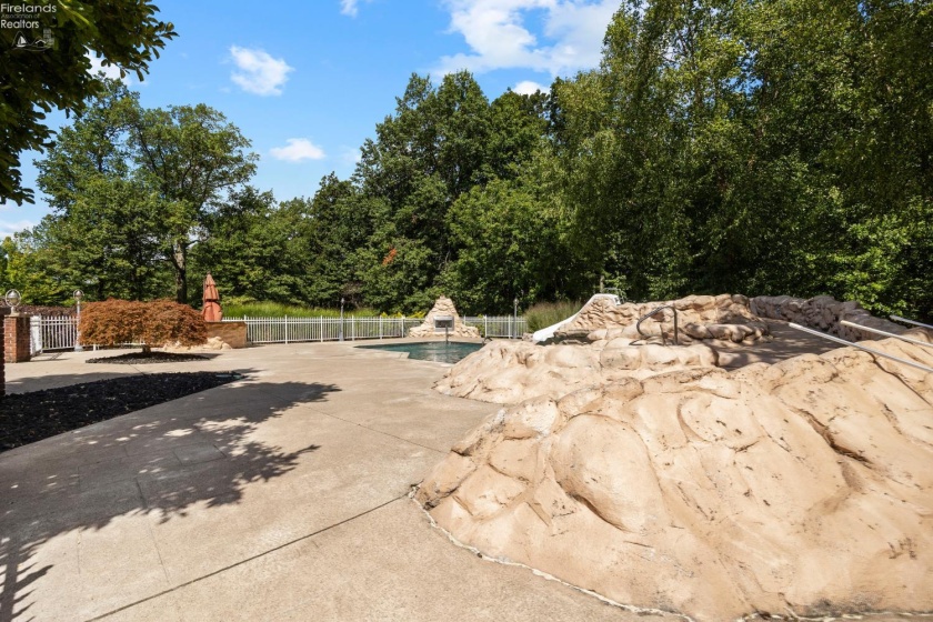 6232 Oak Point Estates, Lorain, 44053, 4 Bedrooms Bedrooms, ,4 BathroomsBathrooms,Residential,For Sale,Oak Point Estates,20263356