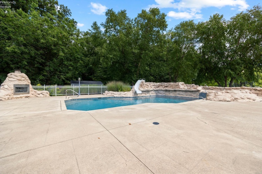 6232 Oak Point Estates, Lorain, 44053, 4 Bedrooms Bedrooms, ,4 BathroomsBathrooms,Residential,For Sale,Oak Point Estates,20263356