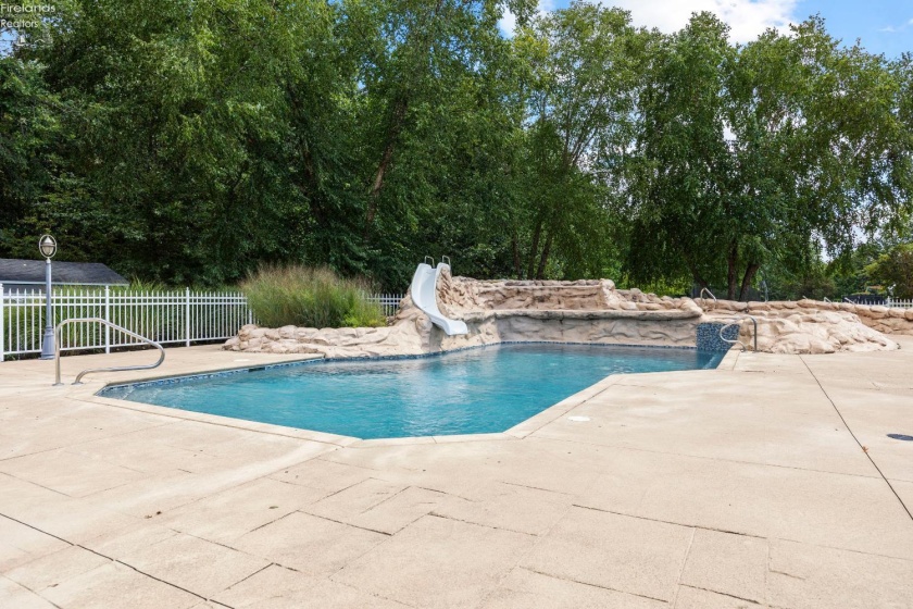 6232 Oak Point Estates, Lorain, 44053, 4 Bedrooms Bedrooms, ,4 BathroomsBathrooms,Residential,For Sale,Oak Point Estates,20263356