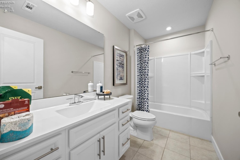 6100 James Drive, Lorain, 44052, 3 Bedrooms Bedrooms, ,3 BathroomsBathrooms,Residential,For Sale,James,20263375