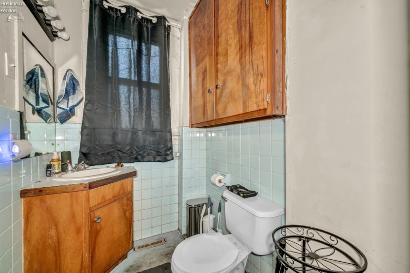 1011 Main Street, Bellevue, 44811, 4 Bedrooms Bedrooms, ,2 BathroomsBathrooms,Residential,For Sale,Main,20263284