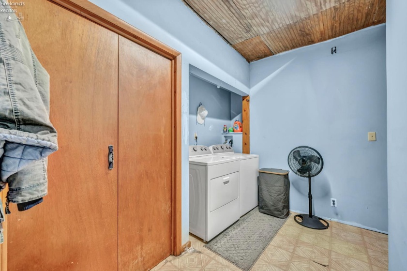 1011 Main Street, Bellevue, 44811, 4 Bedrooms Bedrooms, ,2 BathroomsBathrooms,Residential,For Sale,Main,20263284