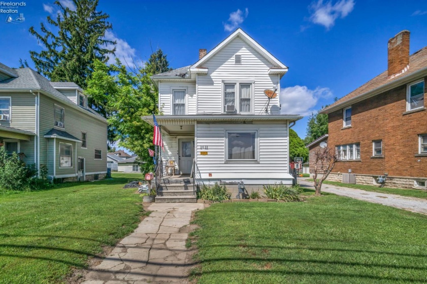 1011 Main Street, Bellevue, 44811, 4 Bedrooms Bedrooms, ,2 BathroomsBathrooms,Residential,For Sale,Main,20263284