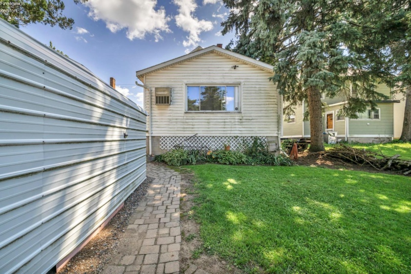 1011 Main Street, Bellevue, 44811, 4 Bedrooms Bedrooms, ,2 BathroomsBathrooms,Residential,For Sale,Main,20263284