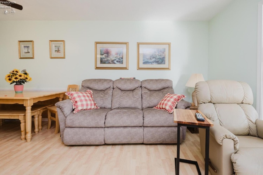 208 Lakeshore, Port Clinton, 43452, 1 Bedroom Bedrooms, ,1 BathroomBathrooms,Residential,For Sale,Lakeshore,20263331