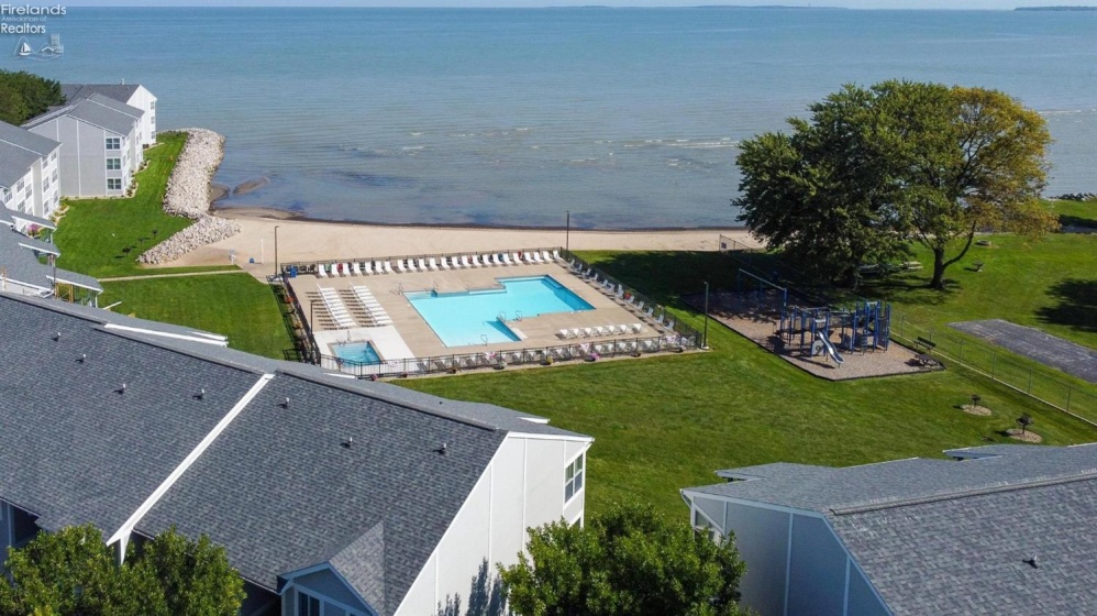 208 Lakeshore, Port Clinton, 43452, 1 Bedroom Bedrooms, ,1 BathroomBathrooms,Residential,For Sale,Lakeshore,20263331