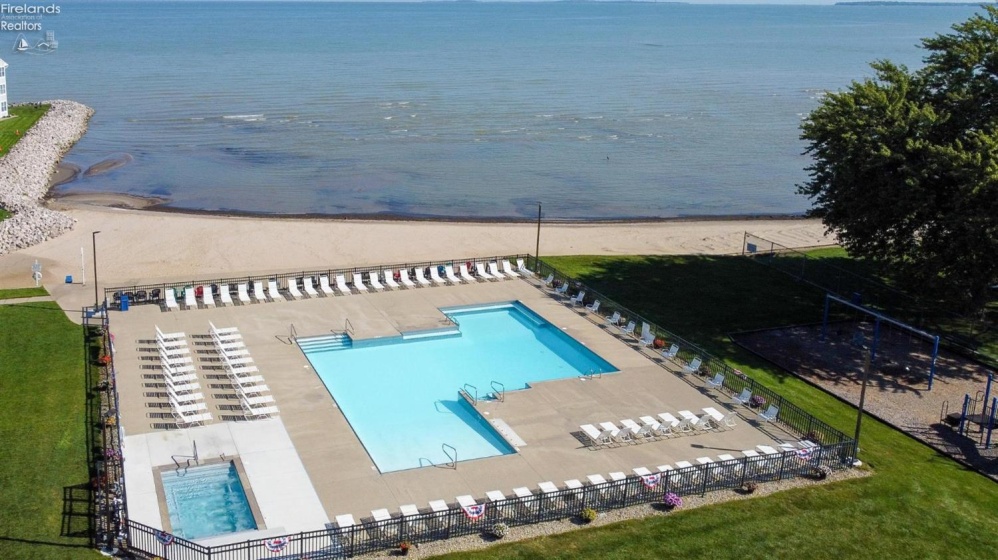 208 Lakeshore, Port Clinton, 43452, 1 Bedroom Bedrooms, ,1 BathroomBathrooms,Residential,For Sale,Lakeshore,20263331