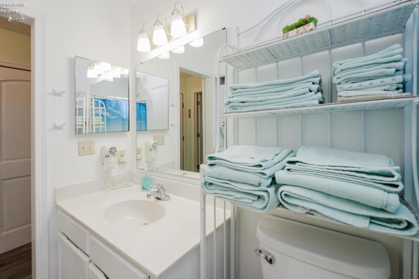 208 Lakeshore, Port Clinton, 43452, 1 Bedroom Bedrooms, ,1 BathroomBathrooms,Residential,For Sale,Lakeshore,20263331
