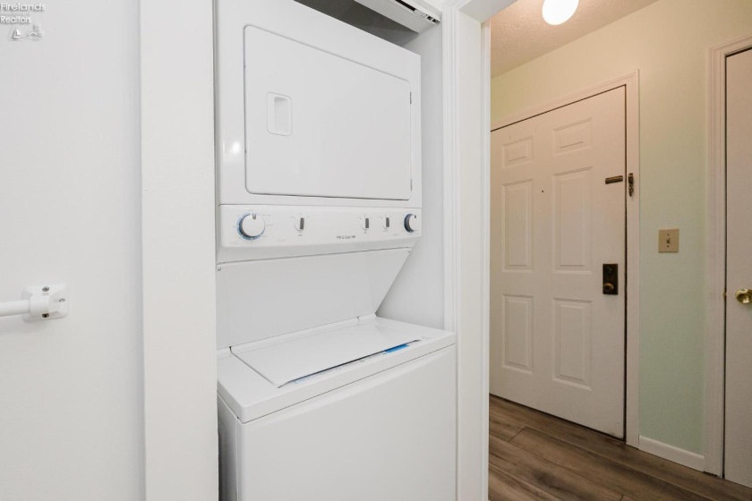208 Lakeshore, Port Clinton, 43452, 1 Bedroom Bedrooms, ,1 BathroomBathrooms,Residential,For Sale,Lakeshore,20263331