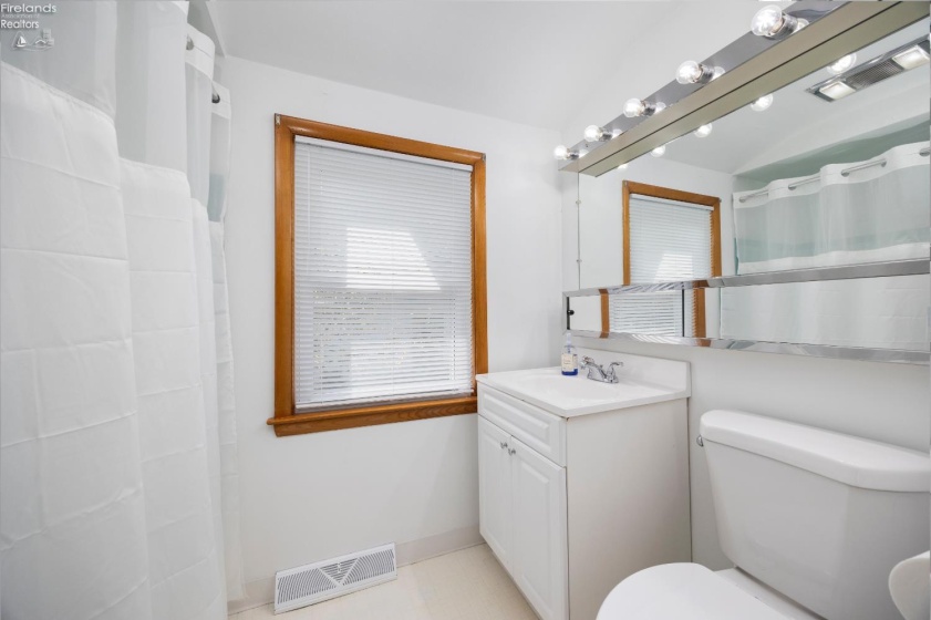 814 Mohawk Drive, Huron, 44839, 3 Bedrooms Bedrooms, ,2 BathroomsBathrooms,Residential,For Sale,Mohawk,20263337