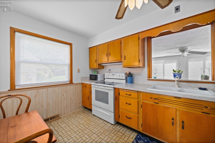 814 Mohawk Drive, Huron, 44839, 3 Bedrooms Bedrooms, ,2 BathroomsBathrooms,Residential,For Sale,Mohawk,20263337