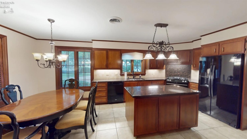 1711 Willow Drive, Sandusky, 44870, 5 Bedrooms Bedrooms, ,5 BathroomsBathrooms,Residential,For Sale,Willow,20263360