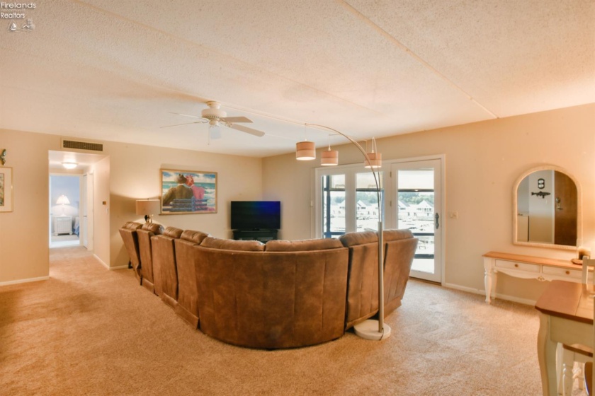 711 Lakeshore Drive, Port Clinton, 43452, 2 Bedrooms Bedrooms, ,2 BathroomsBathrooms,Residential,For Sale,Lakeshore,20263413