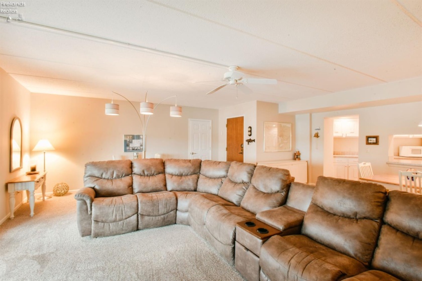 711 Lakeshore Drive, Port Clinton, 43452, 2 Bedrooms Bedrooms, ,2 BathroomsBathrooms,Residential,For Sale,Lakeshore,20263413