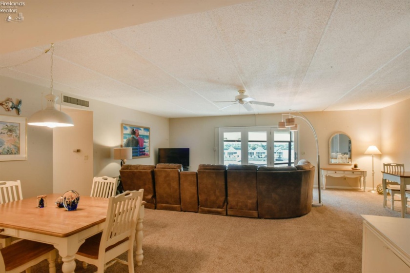 711 Lakeshore Drive, Port Clinton, 43452, 2 Bedrooms Bedrooms, ,2 BathroomsBathrooms,Residential,For Sale,Lakeshore,20263413