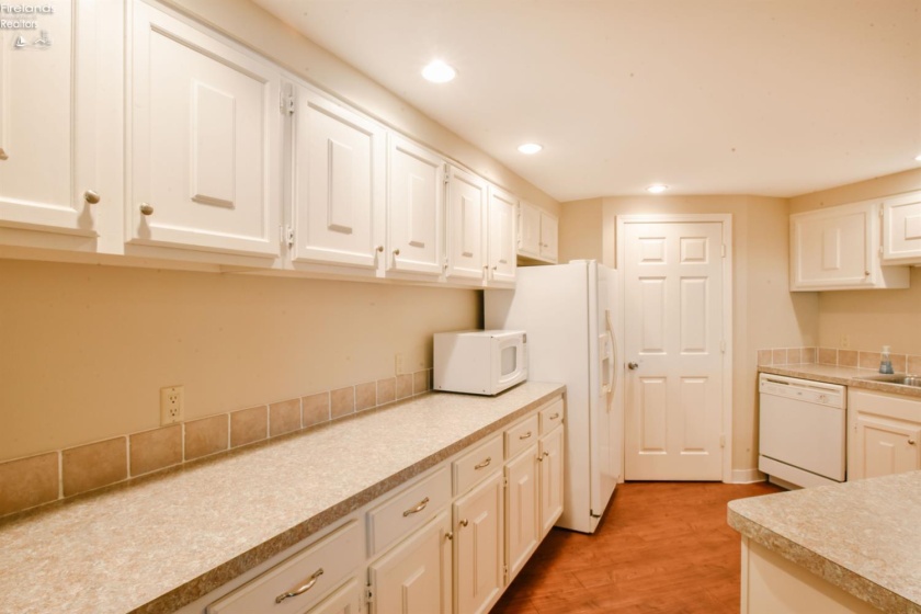 711 Lakeshore Drive, Port Clinton, 43452, 2 Bedrooms Bedrooms, ,2 BathroomsBathrooms,Residential,For Sale,Lakeshore,20263413