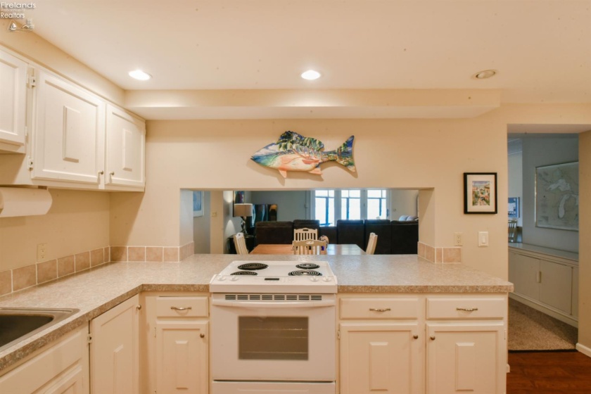 711 Lakeshore Drive, Port Clinton, 43452, 2 Bedrooms Bedrooms, ,2 BathroomsBathrooms,Residential,For Sale,Lakeshore,20263413