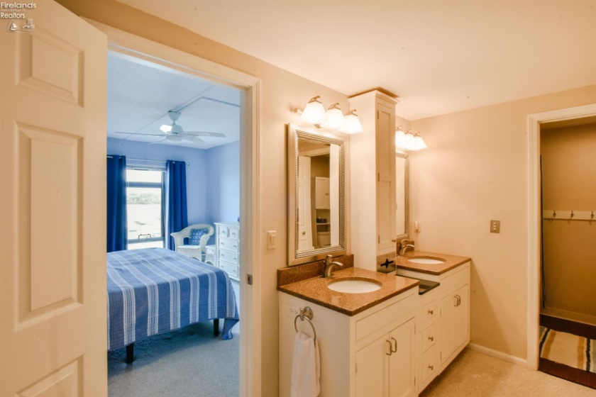 711 Lakeshore Drive, Port Clinton, 43452, 2 Bedrooms Bedrooms, ,2 BathroomsBathrooms,Residential,For Sale,Lakeshore,20263413