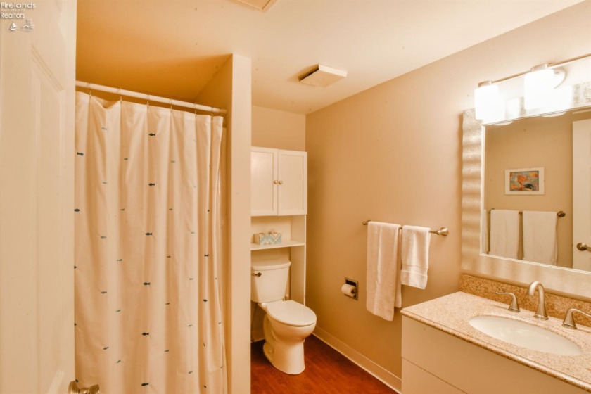 711 Lakeshore Drive, Port Clinton, 43452, 2 Bedrooms Bedrooms, ,2 BathroomsBathrooms,Residential,For Sale,Lakeshore,20263413