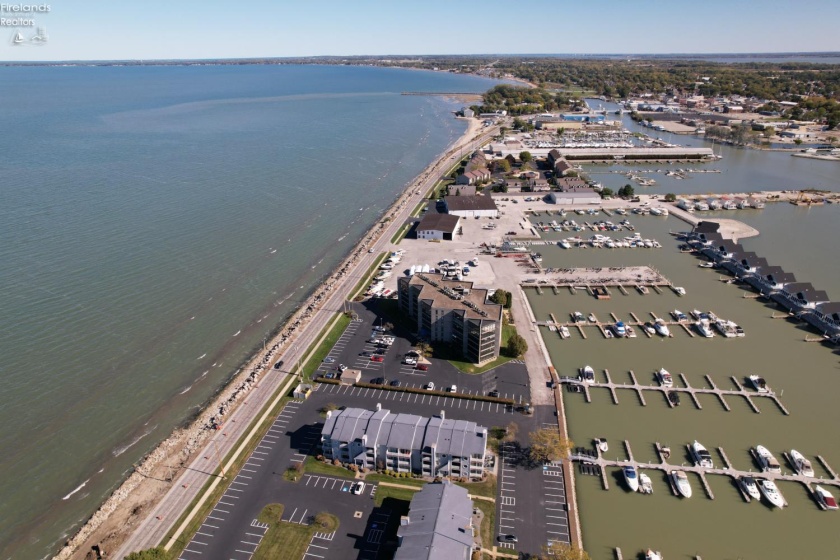 711 Lakeshore Drive, Port Clinton, 43452, 2 Bedrooms Bedrooms, ,2 BathroomsBathrooms,Residential,For Sale,Lakeshore,20263413