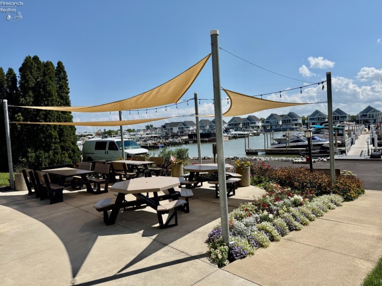 711 Lakeshore Drive, Port Clinton, 43452, 2 Bedrooms Bedrooms, ,2 BathroomsBathrooms,Residential,For Sale,Lakeshore,20263413