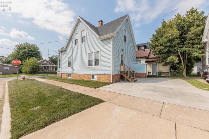 1318 Lindsley Street, Sandusky, 44870, 3 Bedrooms Bedrooms, ,1 BathroomBathrooms,Residential,For Sale,Lindsley,20263414