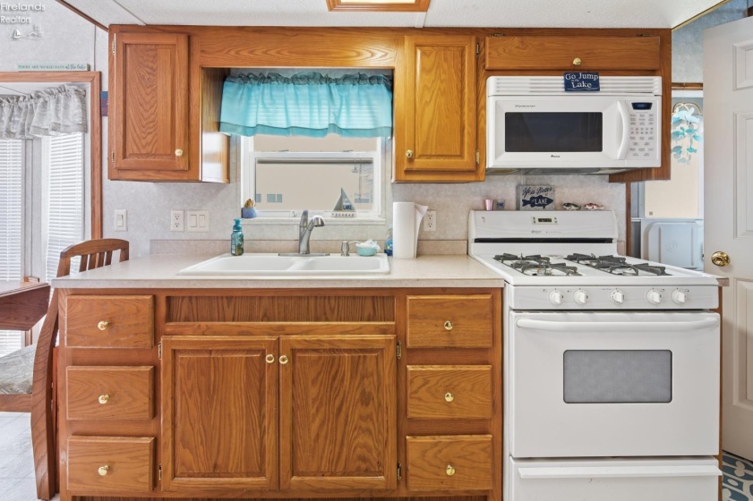 8010 Bayshore, Lakeside, 43440, 2 Bedrooms Bedrooms, ,Residential,For Sale,Bayshore,20263369